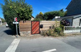 Création d'une clôture en bois exotique et pose de portillon 